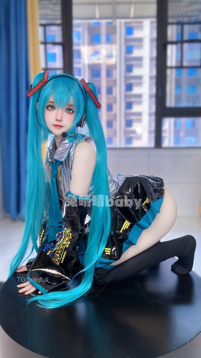 兔晴晴长短蓝发的妆造差别