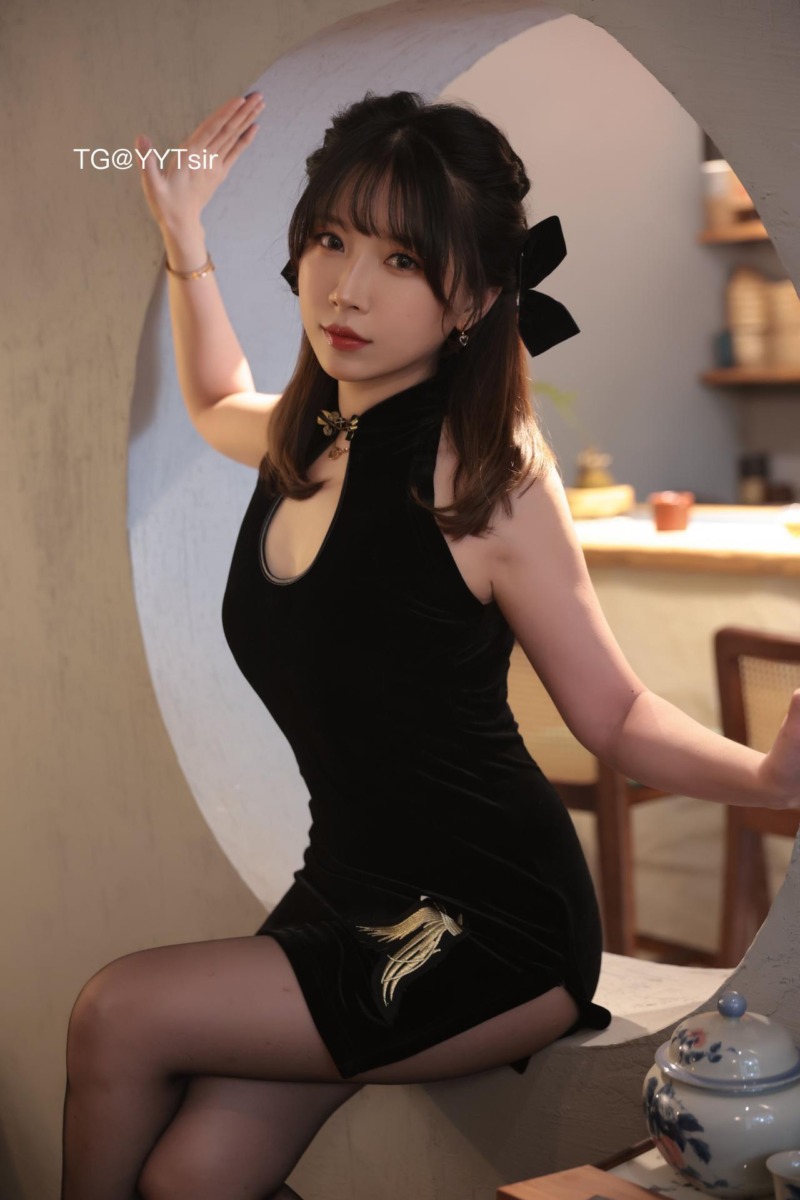 小女巫露娜 圆窗里的黑旗袍