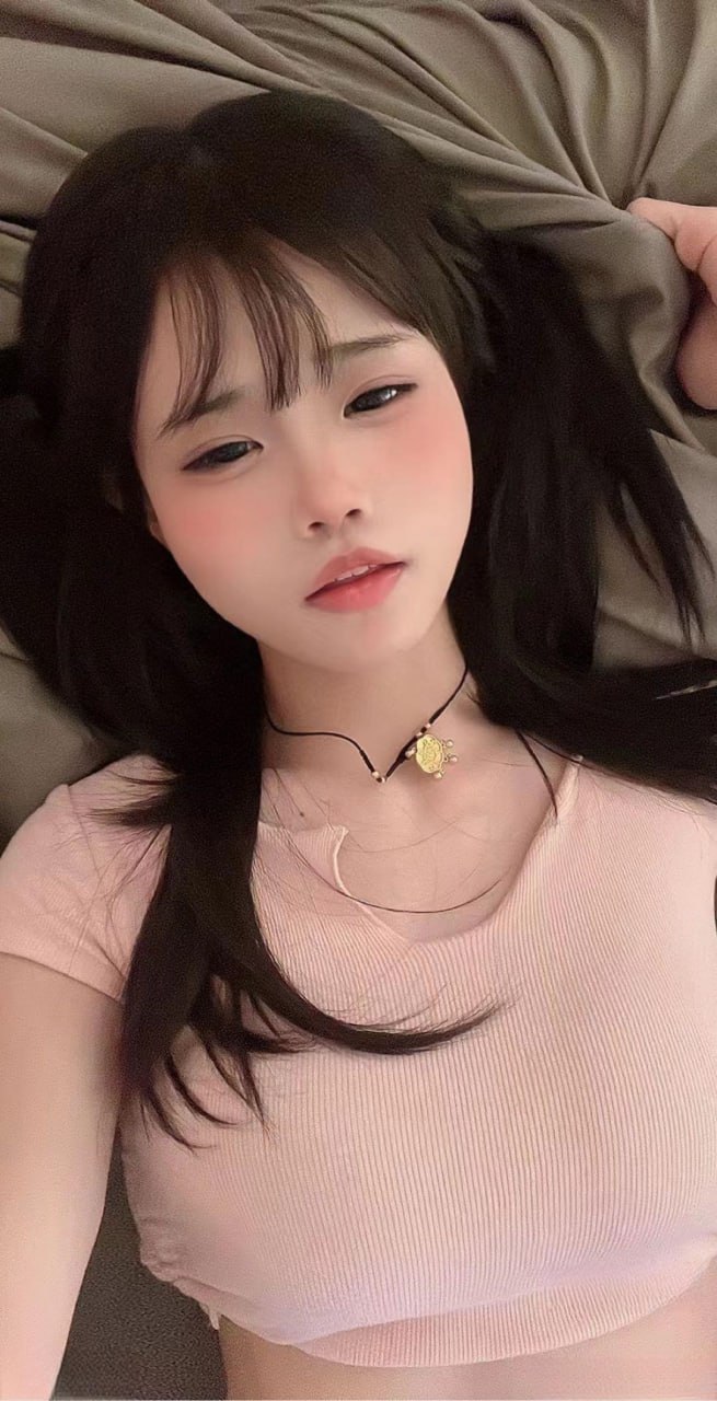 忆崽崽呀蓝白短袖与黑色短裤的沙发自拍 忆崽崽呀蓝白短袖与黑色短裤的沙发自拍